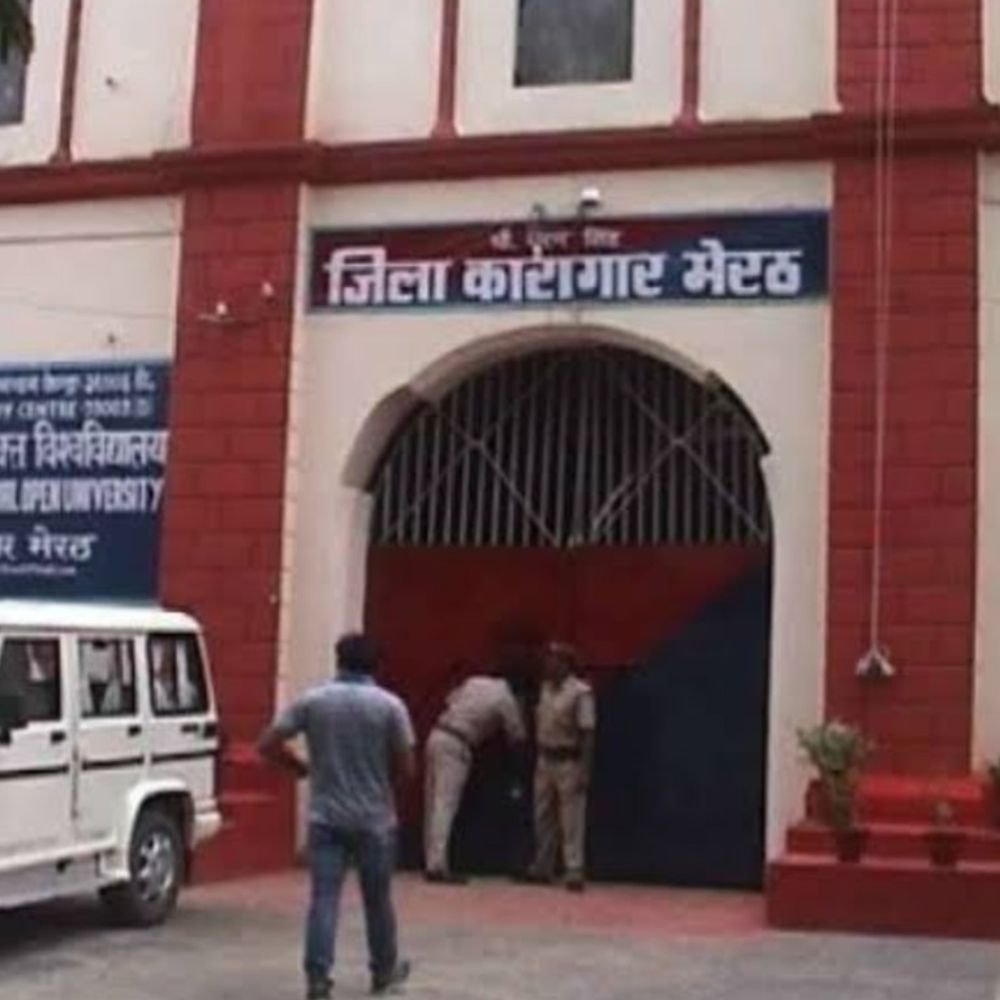 जेल अधीक्षक का AI वीडियो वायरल कर रुपए मांगे:मेरठ में जेल अधिकारियों को ब्लैकमेल करने का आरोप, शिकायत पर पुलिस ने दर्ज किया मुकदमा