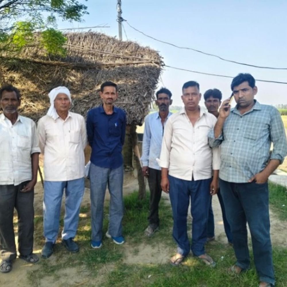 शाहजहांपुर में 75 बीघा गन्ने की फसल जलकर राख:25 किसानों को लाखों का नुकसान, पराली जलाने से आग लगने का आरोप