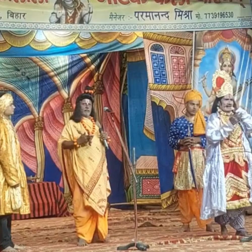 बदायूं की रामलीला में सत्यवान-सावित्री की कथा का मंचन:मेले में अभी कम भीड़, शिव बारात के साथ शुरू होगा मुख्य मंचन और बढ़ेगी रौनक