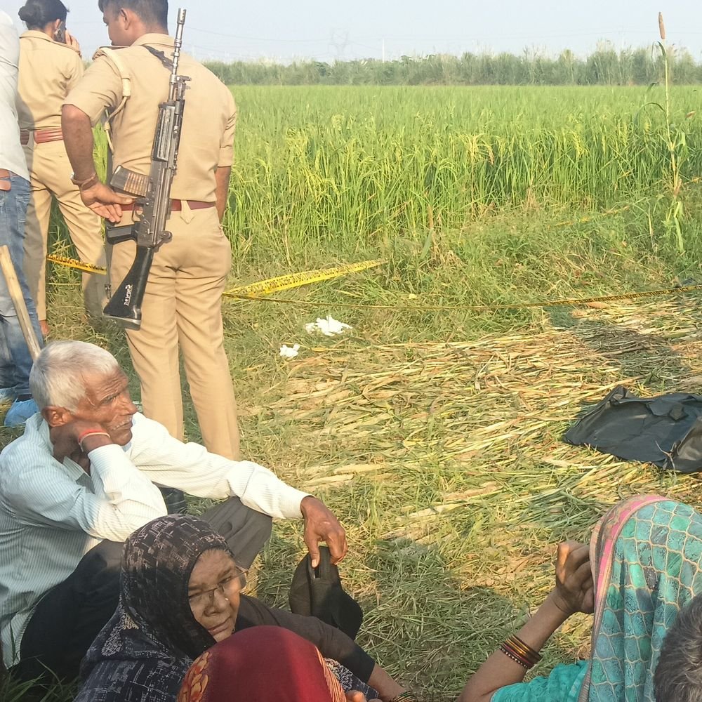 कानपुर देहात में फावड़े से काट कर किसान की हत्या:खेत में मिला शव, 6 घंटे बाद भी शव नहीं उठा; जांच की मांग