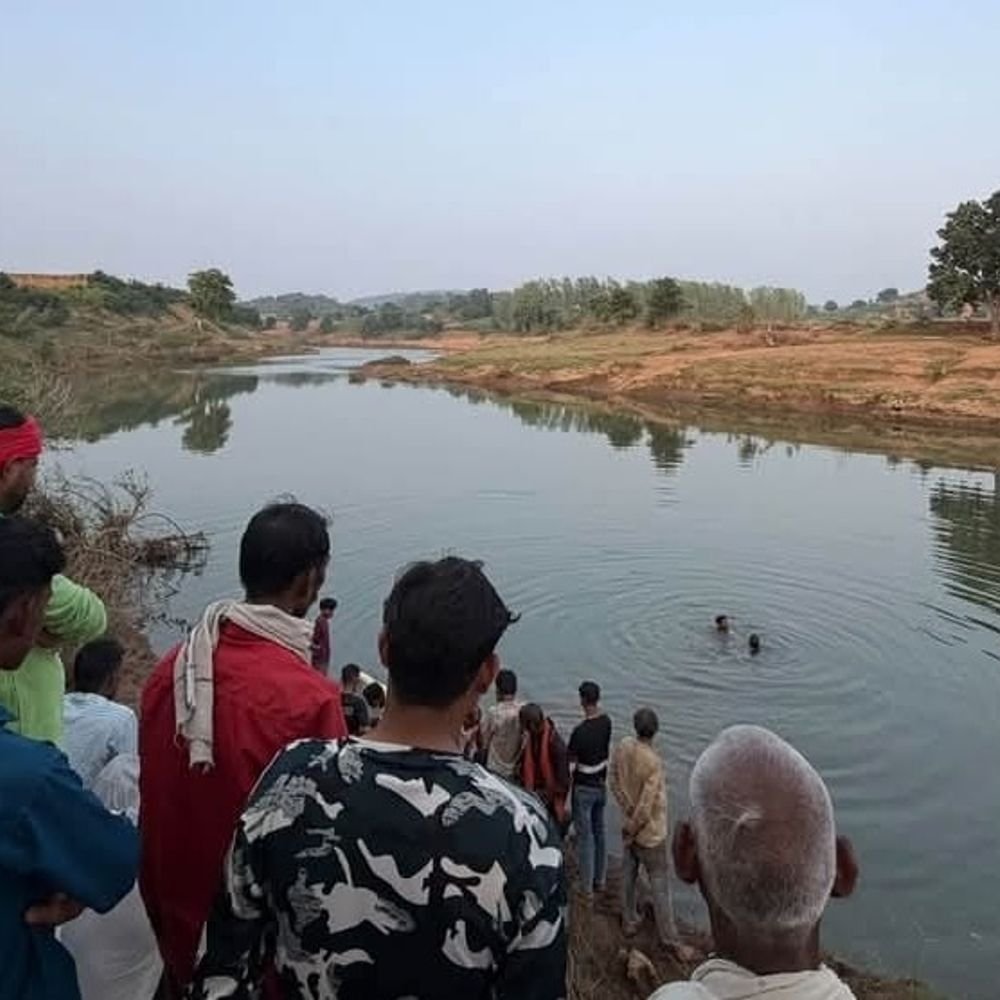 मां-बेटे की हाईटेंशन करंट से मौत:खेत में 11 हजार वोल्ट की लाइन की चपेट में आए, 10 साल का था लड़का
