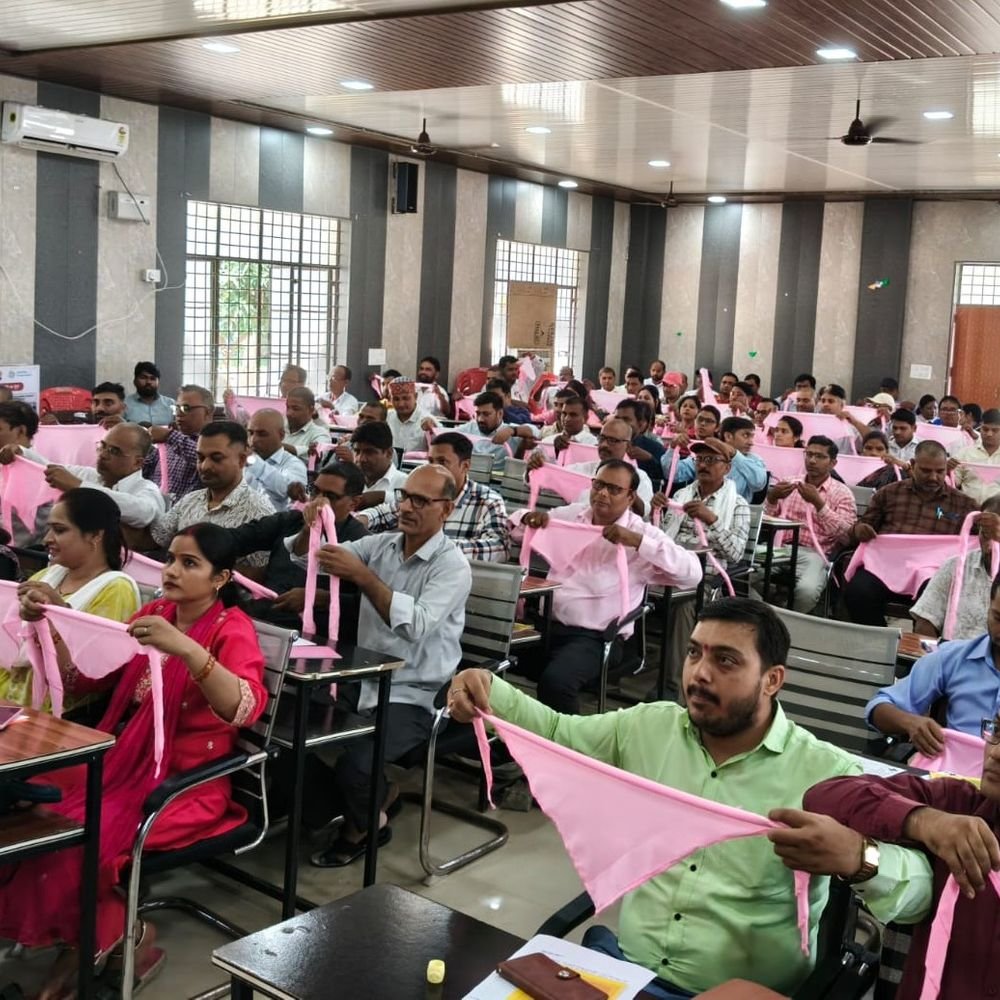 कुशीनगर डायट में 140 शिक्षकों ने सीखी स्काउटिंग की बारीकियां:बिगिनर्स कोर्स में 14 विकासखंडों के शिक्षकों ने लिया प्रशिक्षण
