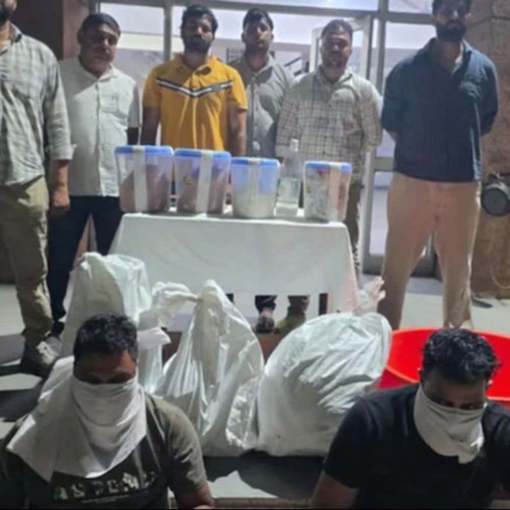 लखनऊ में अवैध हेरोइन बनाने की फैक्ट्री सील, 4 गिरफ्तार:7 किलो से ज्यादा ड्रग्स बरामद, दिल्ली पुलिस ने अंतरराज्यीय रैकेट का किया भंडाफोड़