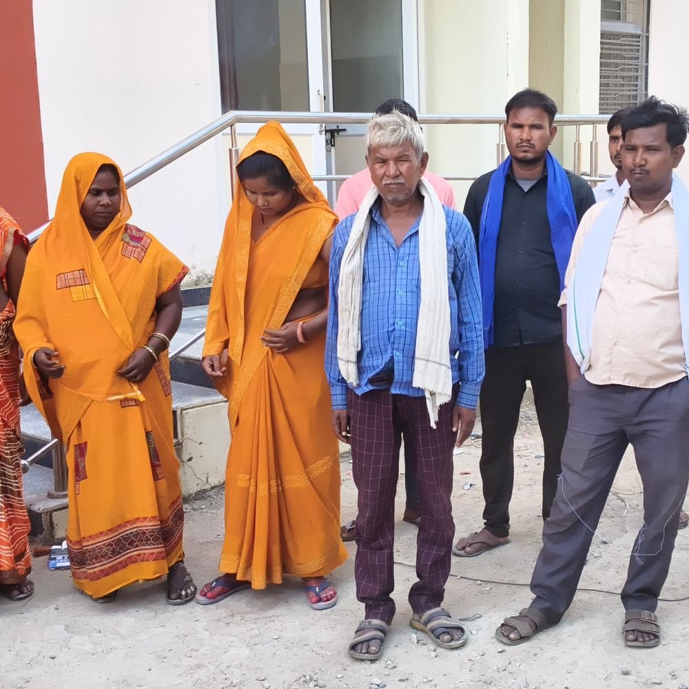 हरदोई में पेड़ से लटककर जान दी:परिजन बोले- मानसिक तनाव से परेशान था, पुलिस पूछताछ में जुटी