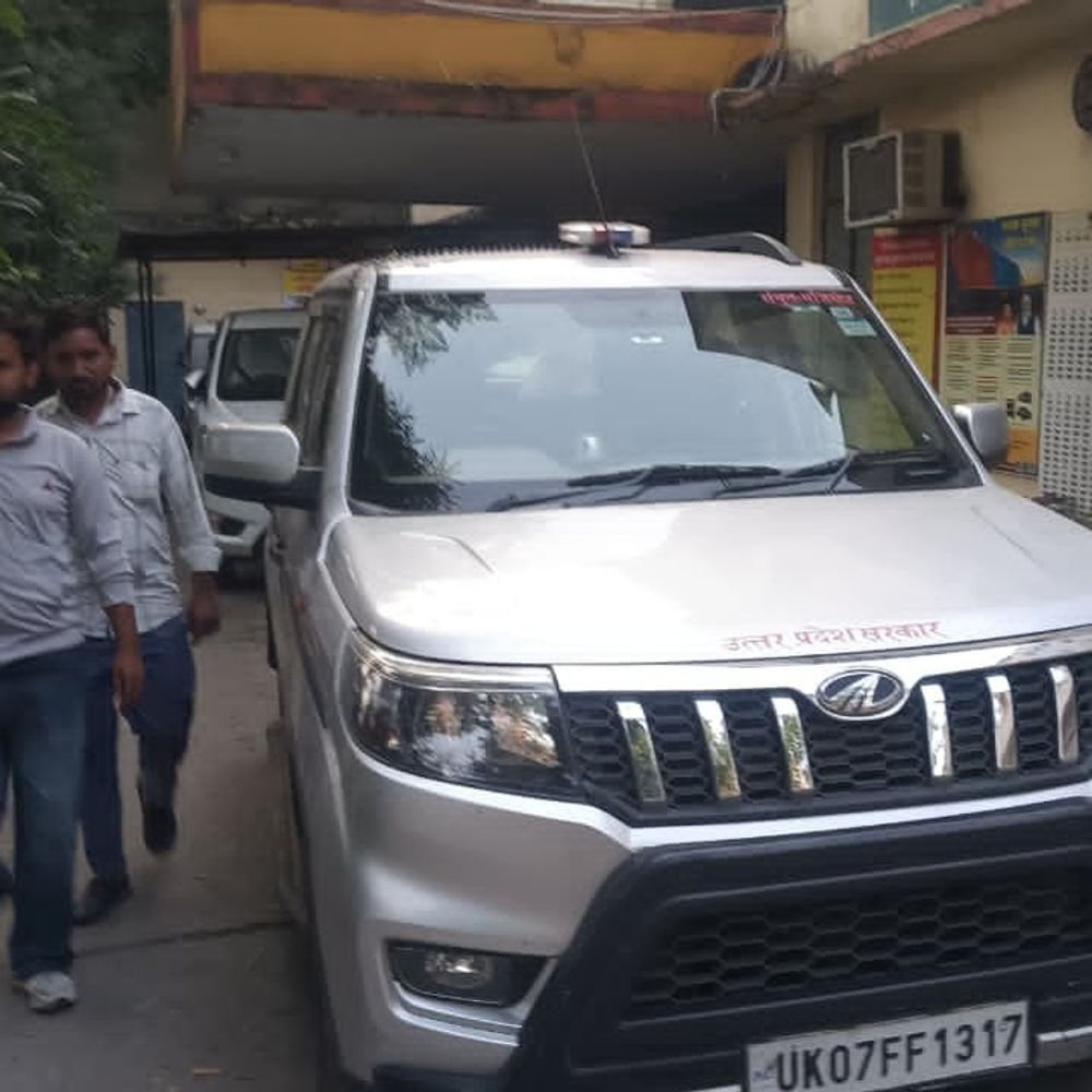 सहारनपुर ARTO कार्यालय में जॉइंट मजिस्ट्रेट की अचानक एंट्री:दलालों में मची अफरा-तफरी, कई लोग परिसर से बाहर निकले
