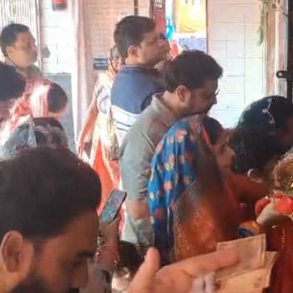 चौथे नवरात्र पर माता कूष्मांडा के दर्शन को पहुंचे श्रद्धालु:नगला शक्तिपीठ पर उमड़ी भक्तों की भीड़, घंटे-घड़ियाल से गूंजा मंदिर