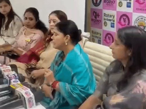 गोरखपुर में ब्रेस्ट कैंसर की फ्री स्क्रीनिंग:110 महिलाओं का जांच हुआ, चारु चौधरी बोलीं- महिलाएं परिवार की रीढ़, सेहत का रखें ध्यान