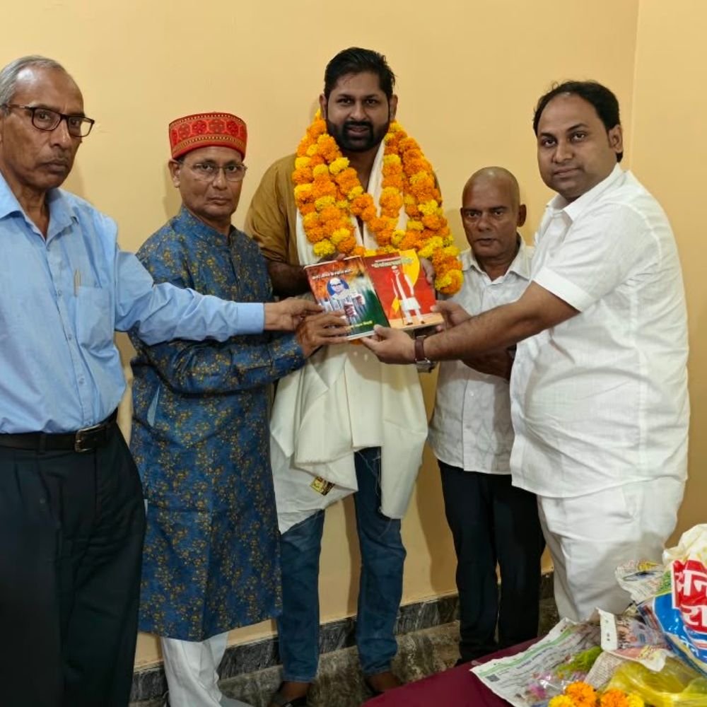 प्रतापगढ़ में कवयित्री संगोष्ठी आयोजित:साहित्य संस्कृति बढ़ावा देने पर जोर, नीतीश तिवारी को मिला सम्मान
