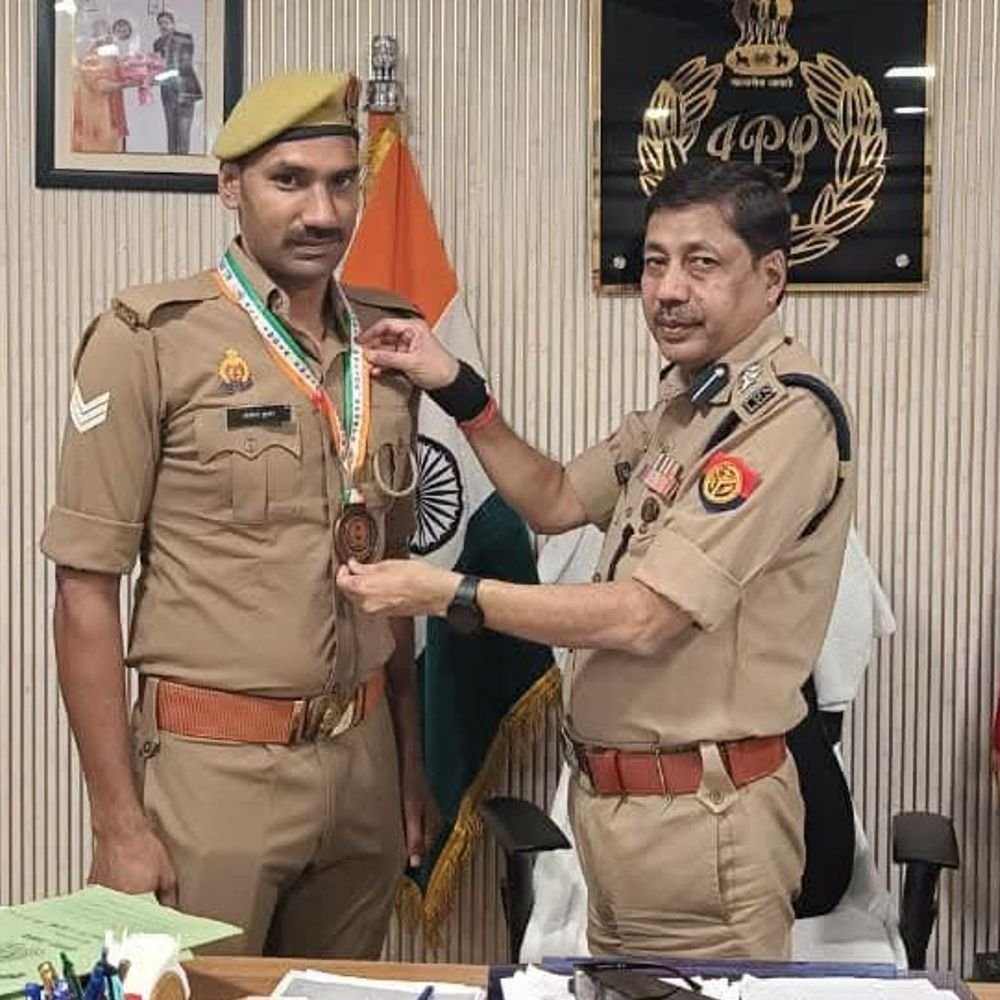 उन्नाव के सिपाही ने राष्ट्रीय हैंडबॉल में कांस्य पदक जीता:पश्चिम बंगाल में हुई प्रतियोगिता में यूपी पुलिस टीम का किया प्रतिनिधित्व, एसएसपी ने किया सम्मानित