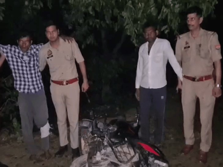 बरेली में पुलिस मुठभेड़, गैंगस्टर के पैर में लगी गोली:आरोपी बोला मैने पुलिस पर गोली चलाई, दूसरा आरोपी भी गिरफ्तार, दो तमंचे और बाइक बरामद