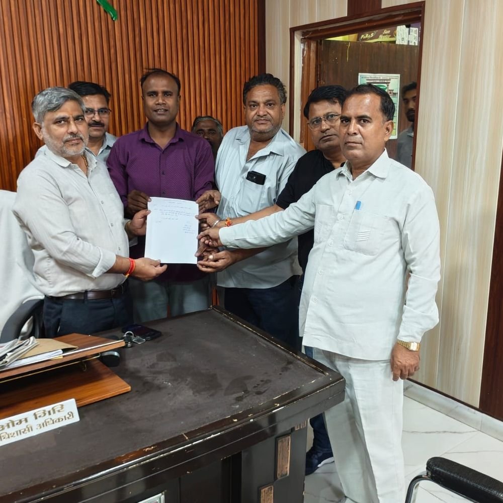 बुलंदशहर में प्रकाश व्यवस्था की मांग:व्यापारी सुरक्षा फोरम ने सौंपा पत्र, बाजार में लाइटें चालू रखने का आश्वासन