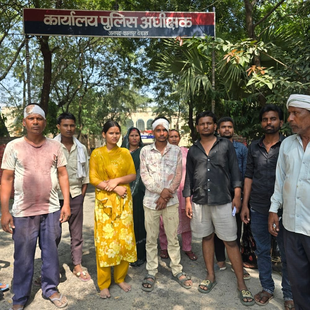 कानपुर देहात में रंगारंग कार्यक्रम के दौरान मारपीट:12 लोग पहुंचे एसपी कार्यालय, गांव के लोगों पर लगाया हमले का आरोप