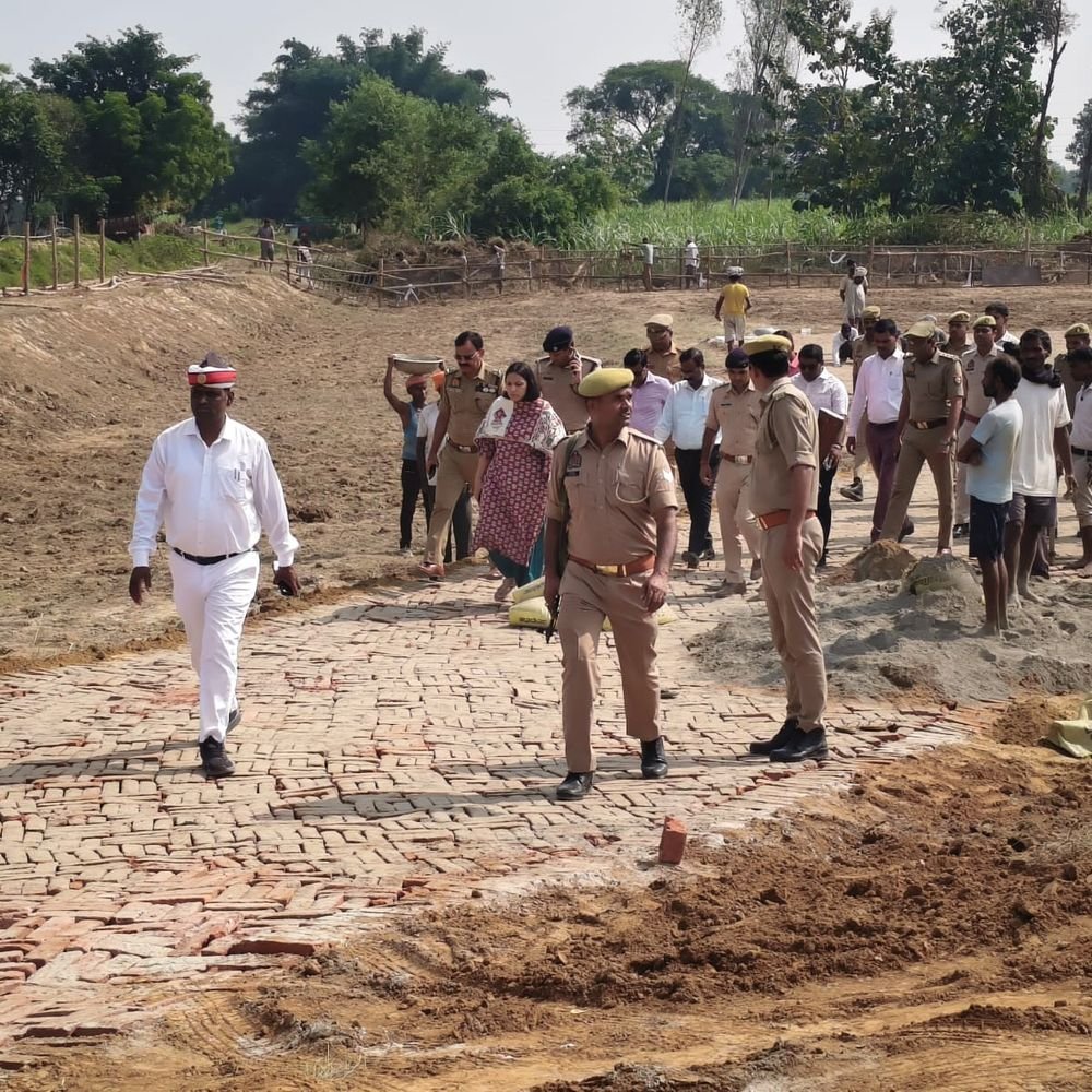 असम और यूपी के सीएम के आगमन की तैयारी तेज:तेलियाडीह में हेलीपैड तैयार, डीएम-एसपी ने लिया जायजा