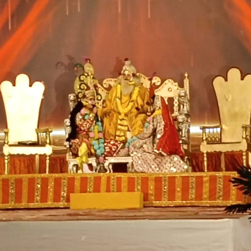 दुबई से आए परशुराम, मुंबई के CA कर रहे संचालन:परेड की रामलीला में 50 साल से मथुरा का चतुर्वेदी परिवार कर रहा अभिनय