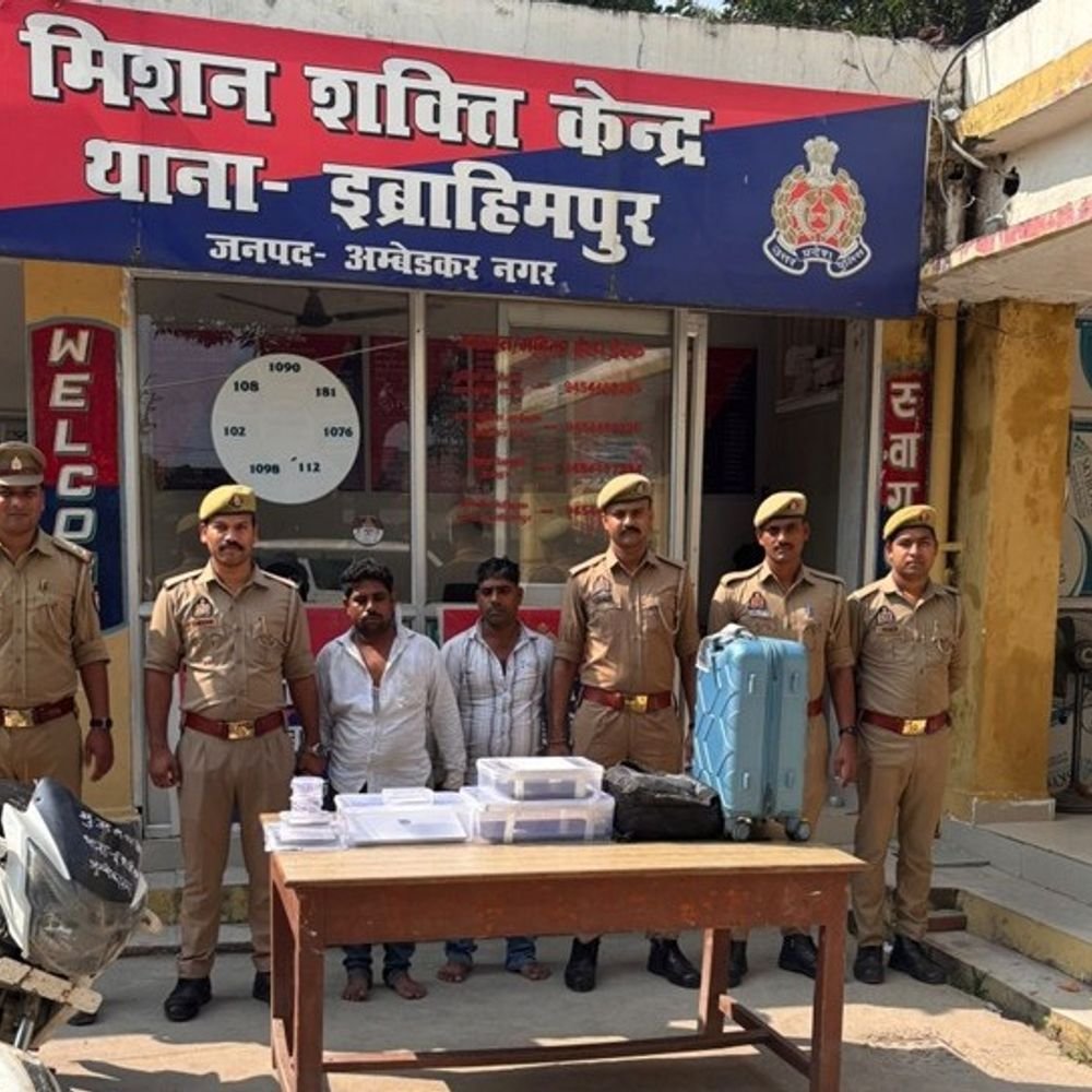 अयोध्या में सॉफ्टवेयर इंजीनियर को नशीला पदार्थ पिलाकर लूटा:दो आरोपी गिरफ्तार, लैपटॉप-मोबाइल समेत सारा सामान बरामद