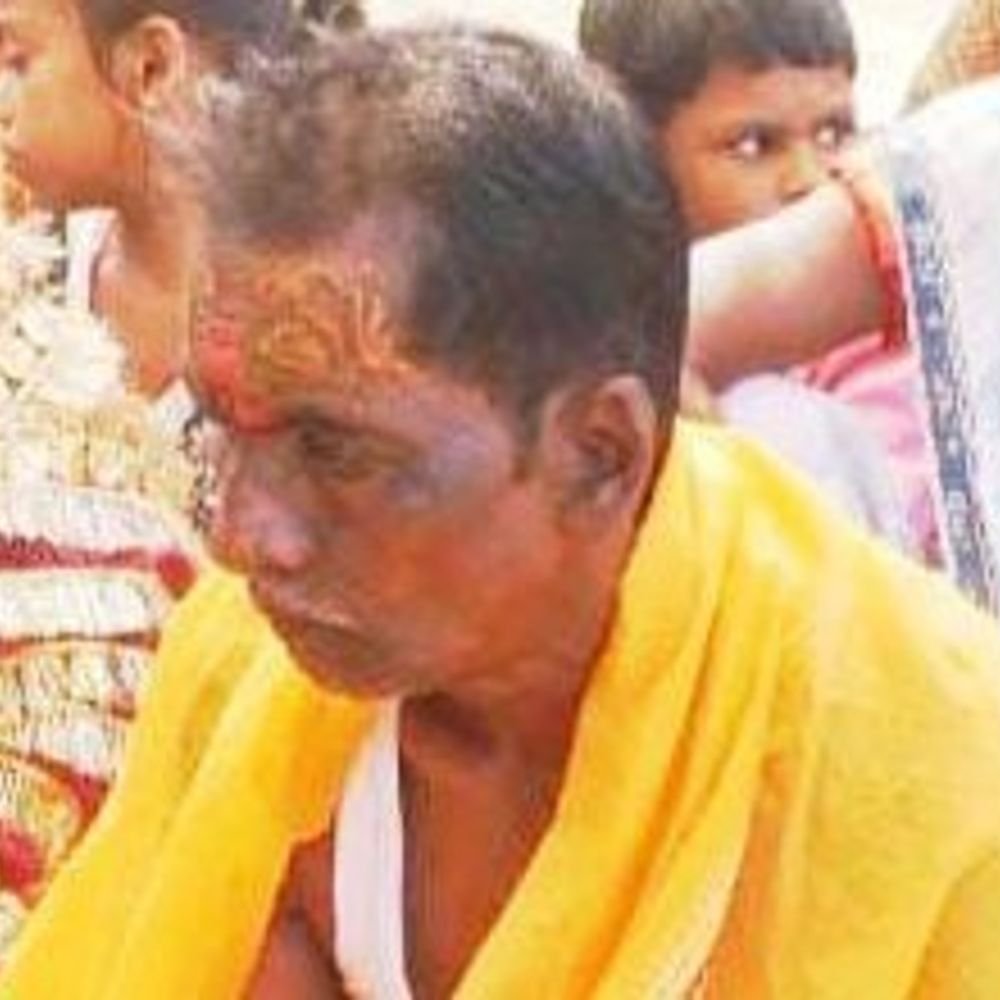 रियल एस्टेट कारोबारी का घर में बिस्तर पर मिला शव:सोनभद्र में गले पर निशान; बेटों से बोला था- कारोबारी दोस्त आए हैं, मंदिर में ही सो जाओ