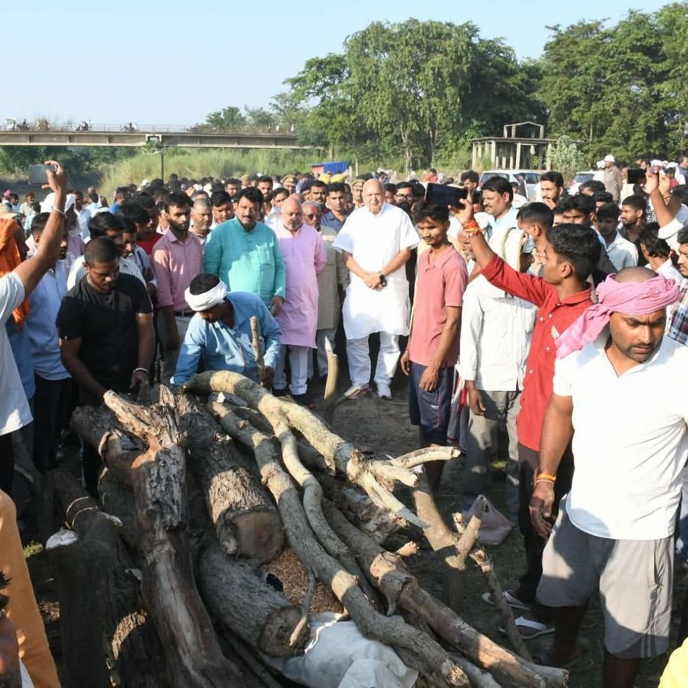 आज अखबार नहीं, देवरिया की कल की 5 बड़ी खबरें:पेड़ में कार की टक्कर से 4 दोस्तों की मौत, देर रात तक गूंजे जागरण