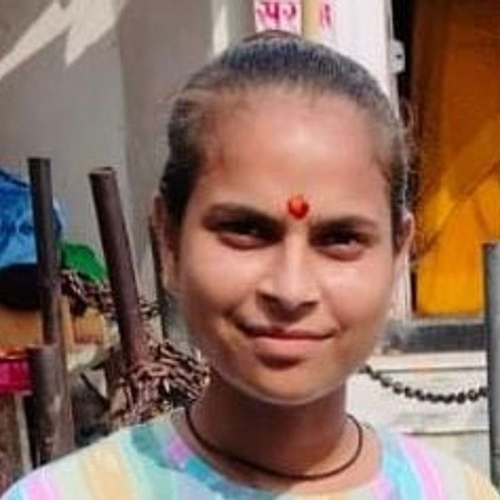 खेत में मिट्टी डालने के विवाद में किशोरी की हत्या:आगरा में राइफल से ताबड़तोड़ फायरिंग, 4 घायल; गांव में तनाव के बाद फोर्स तैनात