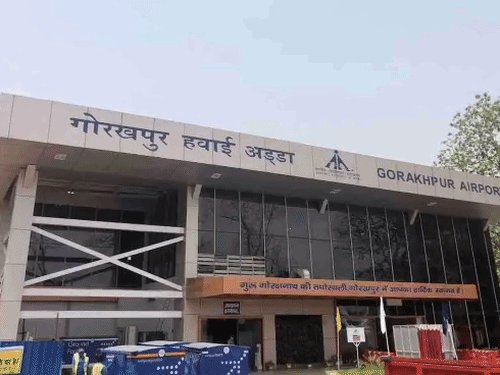गोरखपुर एयरपोर्ट पर SSF का शक्ति प्रदर्शन:वेपन एग्जीबिशन में सजे हाईटेक हथियारों और बम डिस्पोजल इक्विपमेंट, लोगों ने करीब से देखा