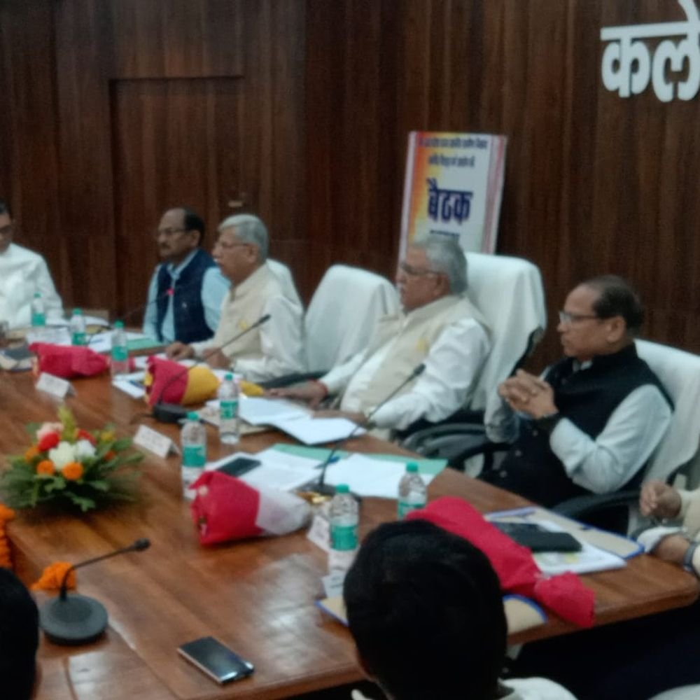 पंचायत चुनाव से पहले ओबीसी आरक्षण का आकलन:बलिया में आयोग ने 79 पिछड़ी जातियों की स्थिति पर चर्चा की