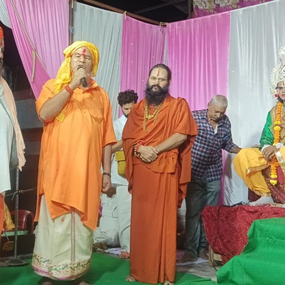 पुरवा तरौहां में धनुषयज्ञ का भव्य मंचन:धनुष टूटते ही सीता ने श्रीराम को पहनाई वरमाला, गूंजे जयकारे