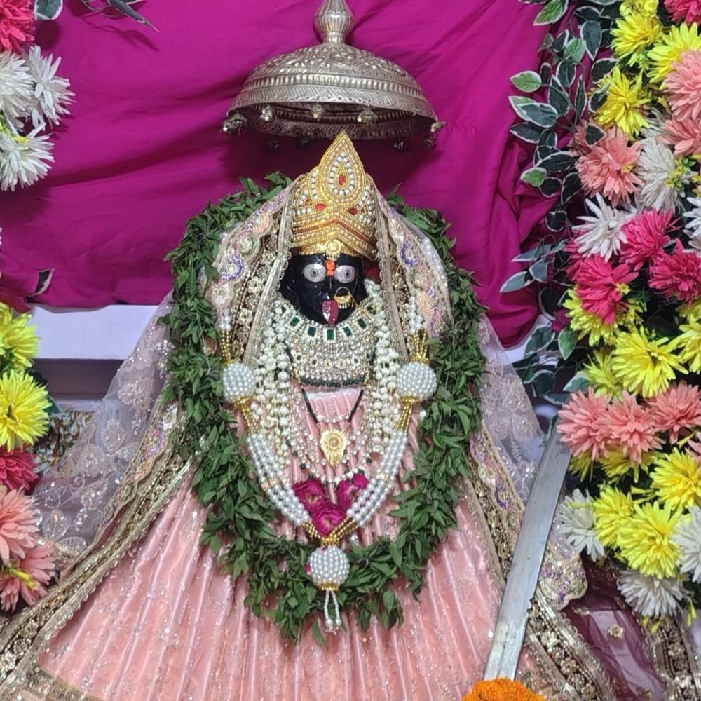 चंदौली में अष्टमी पर हुई मां महागौरी की पूजा:मंदिरों में उमड़ी भक्तों की भीड़, सुख-समृद्धि सभी ने की कामना