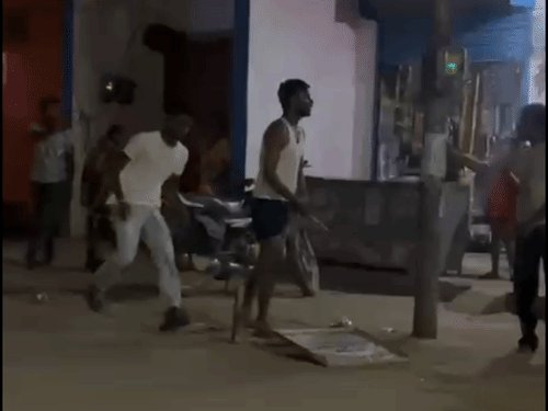 शराब के लिए पैसे मांगने पर युवक को पीटा:हमीरपुर में तीन भाइयों पर जानलेवा हमले और मारपीट का केस दर्ज, जांच जारी