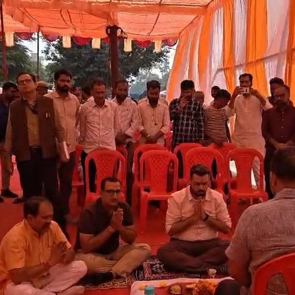 मथुरा-वृंदावन में 90 करोड़ से तीन सड़कें बनेंगी:नगर आयुक्त ने मुख्यमंत्री ग्रिड योजना के तहत निर्माण कार्य शुरू कराया