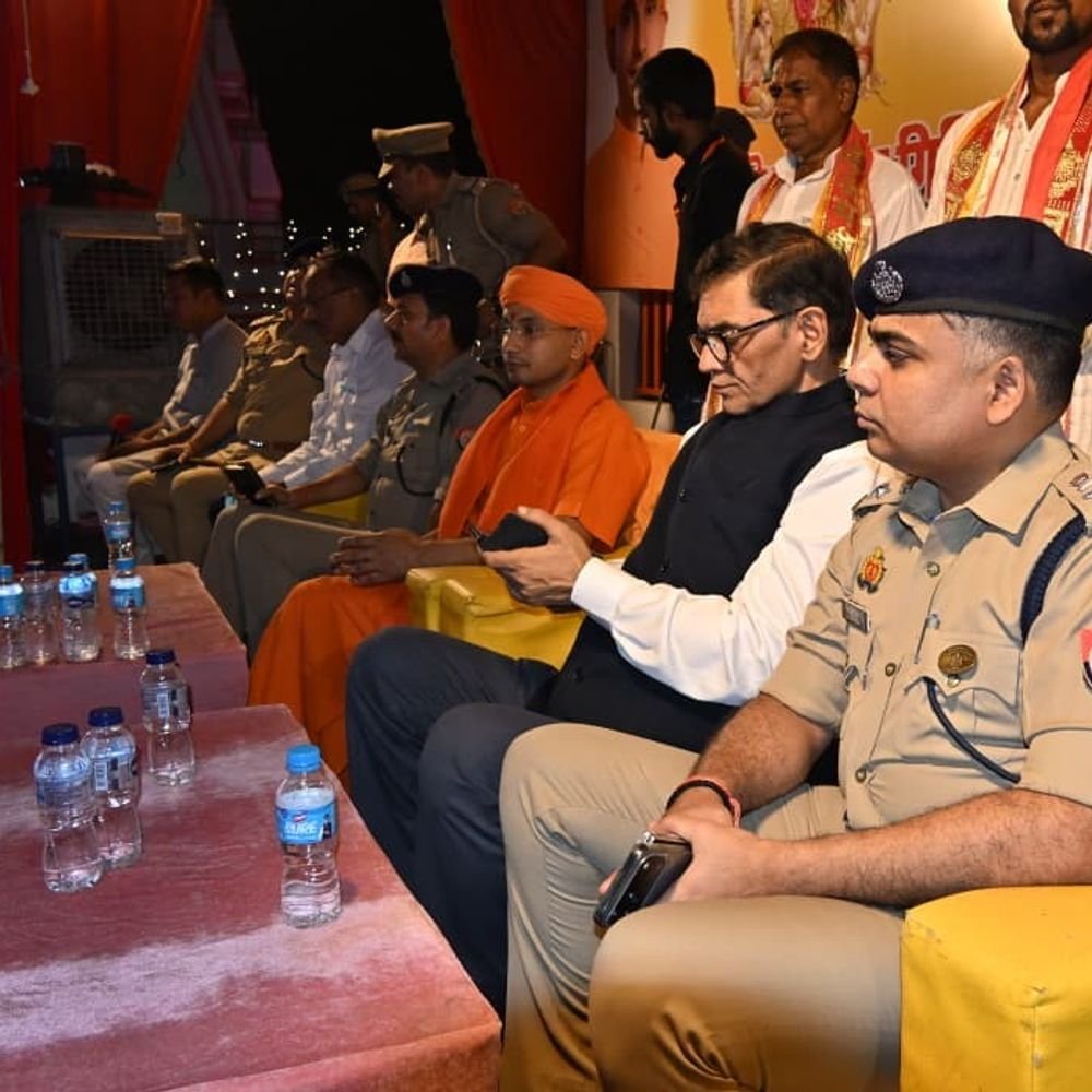 बलिया के रसड़ा में महामंडलेश्वर के अनुयायियों से बदसलूकी:श्रीनाथजी मठ विवाद में झगड़ा हुआ, आरोपी समेत कई साथियों पर केस
