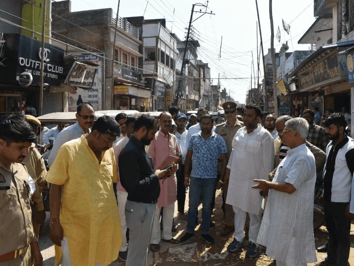 श्रद्धालुओं की राह में बाधा बर्दाश्त नहीं होगी:अयोध्या सदर विधायक वेद गुप्ता ने अधिकारियों के साथ किया पैदल निरीक्षण,दिए सख्त निर्देश