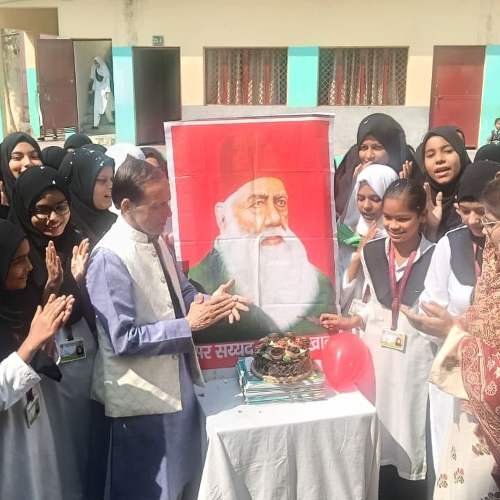 संभल में अहमद खान जयंती मनाई गई:समाज सुधारक के विचारों पर चर्चा, छात्राओं ने लिया शिक्षा प्रसार संकल्प