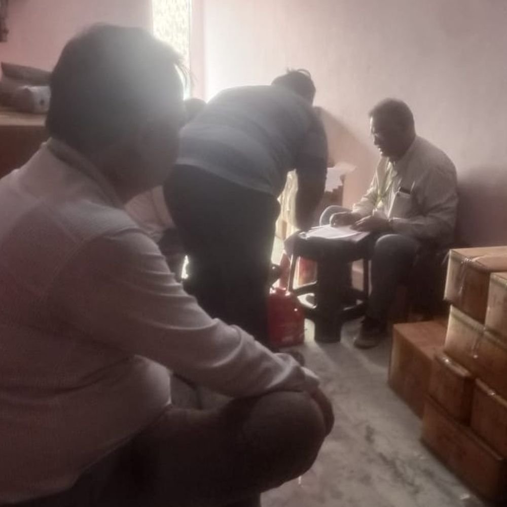 हापुड़ में 614 किलो सॉस और मिक्स मसाला जब्त:खाद्य सुरक्षा विभाग ने पवित्रा ट्रेडर्स से लिए गए 4 नमूने, कीमत 44,800 रुपए