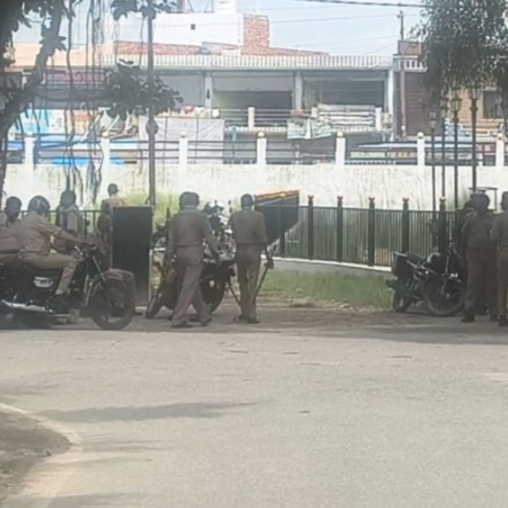 बच्चों के झगड़े में दंपती से मारपीट:सिद्धार्थनगर में चार लोगों पर केस दर्ज, जान से मारने की धमकी का आरोप