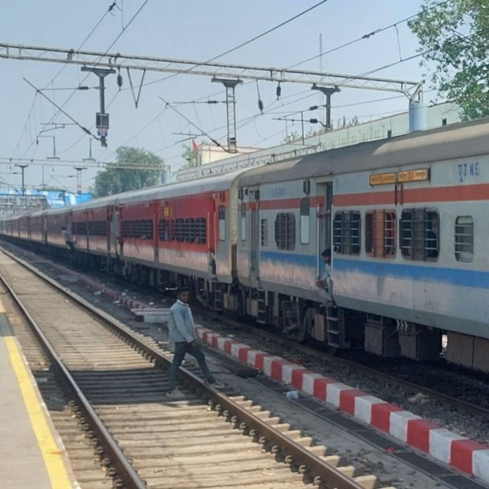 भूतेश्वर स्टेशन पर 5 ट्रेनों का ठहराव रद्द:रेलवे विकास कार्य के चलते 14 दिन तक बंद रहेगा, यात्रियों को होगी परेशानी