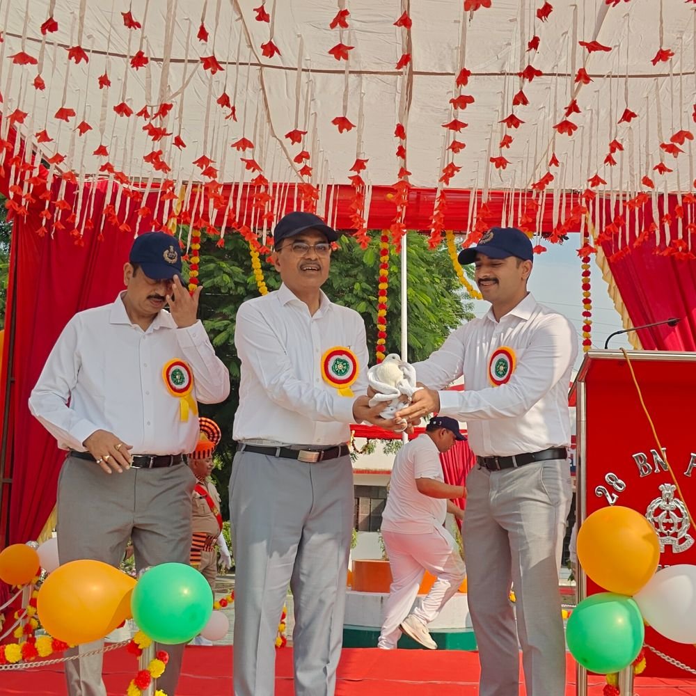 इटावा में 10वीं पीएसी मलखंभ प्रतियोगिता शुरू:डीएम शुभ्रांत कुमार शुक्ल ने किया उद्घाटन, पश्चिमी जोन की 14 टीमें ले रहीं हिस्सा