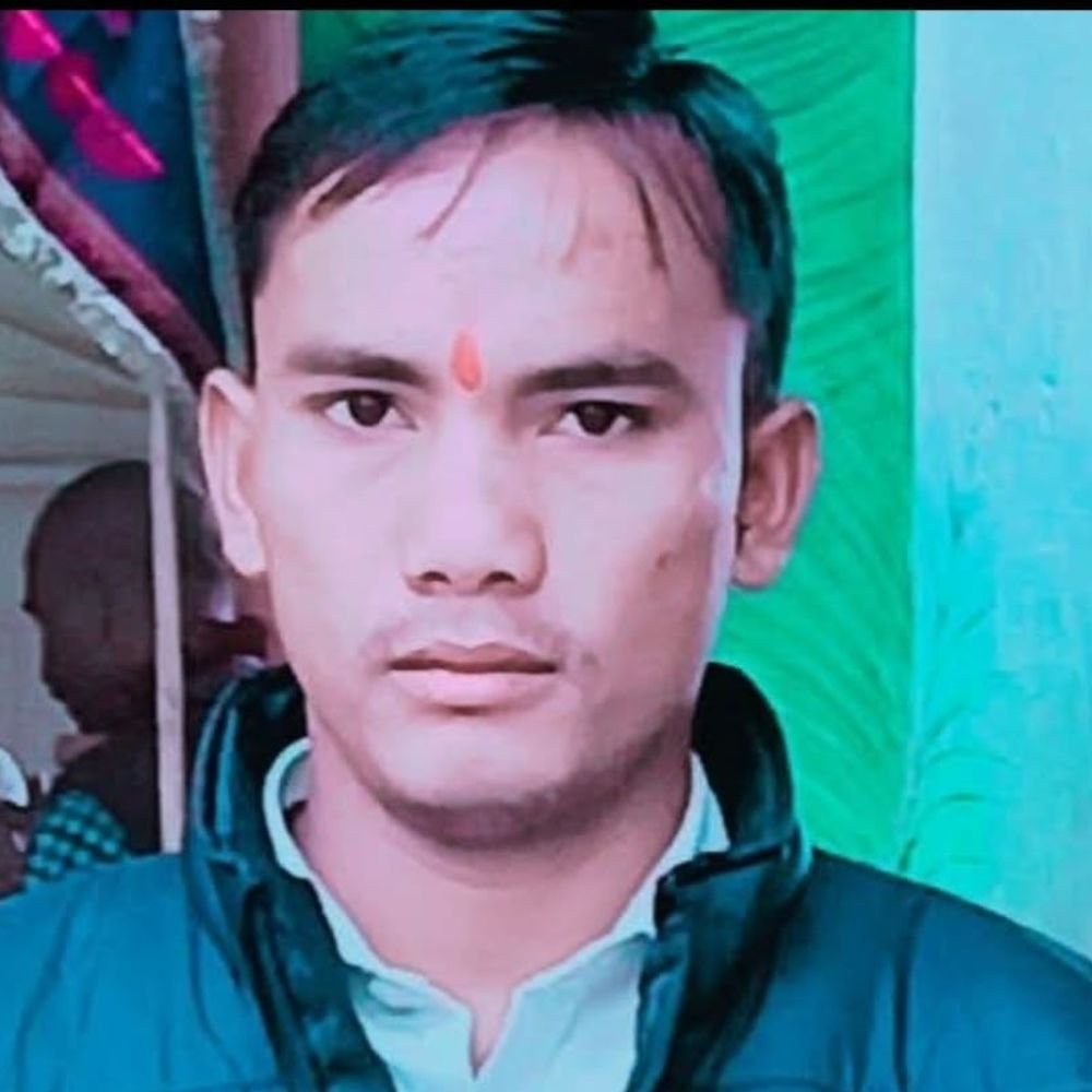 बदायूं में पशु व्यापारी का शव फंदे पर मिला:पार्टनर पर हत्या का आरोप, घर से बुलाकर ले जाने की बात सामने आई