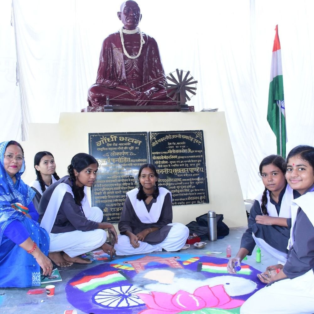 बाराबंकी में महिला सशक्तीकरण संगोष्ठी आयोजित:रंगोली और चित्रकला प्रतियोगिताओं में छात्र-छात्राओं ने प्रतिभा का प्रदर्शन किया