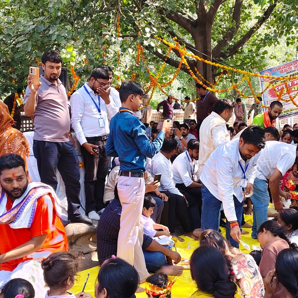 लखनऊ में सीएचओ ने किया कन्या पूजन:आंदोलन के 22वें दिन पूजा-अर्चना, नियमितीकरण; कैडर निर्माण की मांग