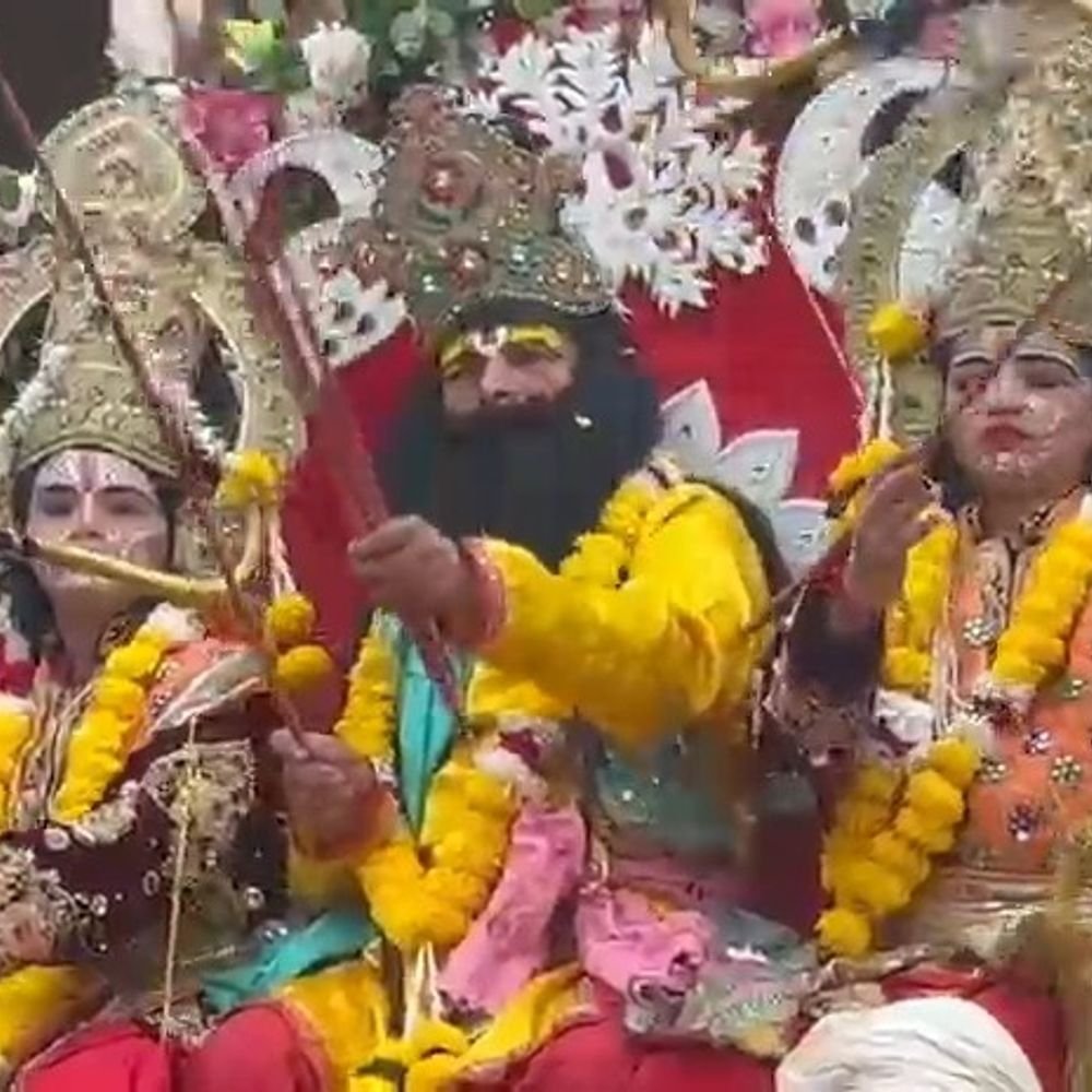 असकुंडा बाजार में रामलीला के दौरान ताड़का वध:जय श्रीराम के जयकारों से गूंजा इलाका, भक्तिमय हुआ माहौल