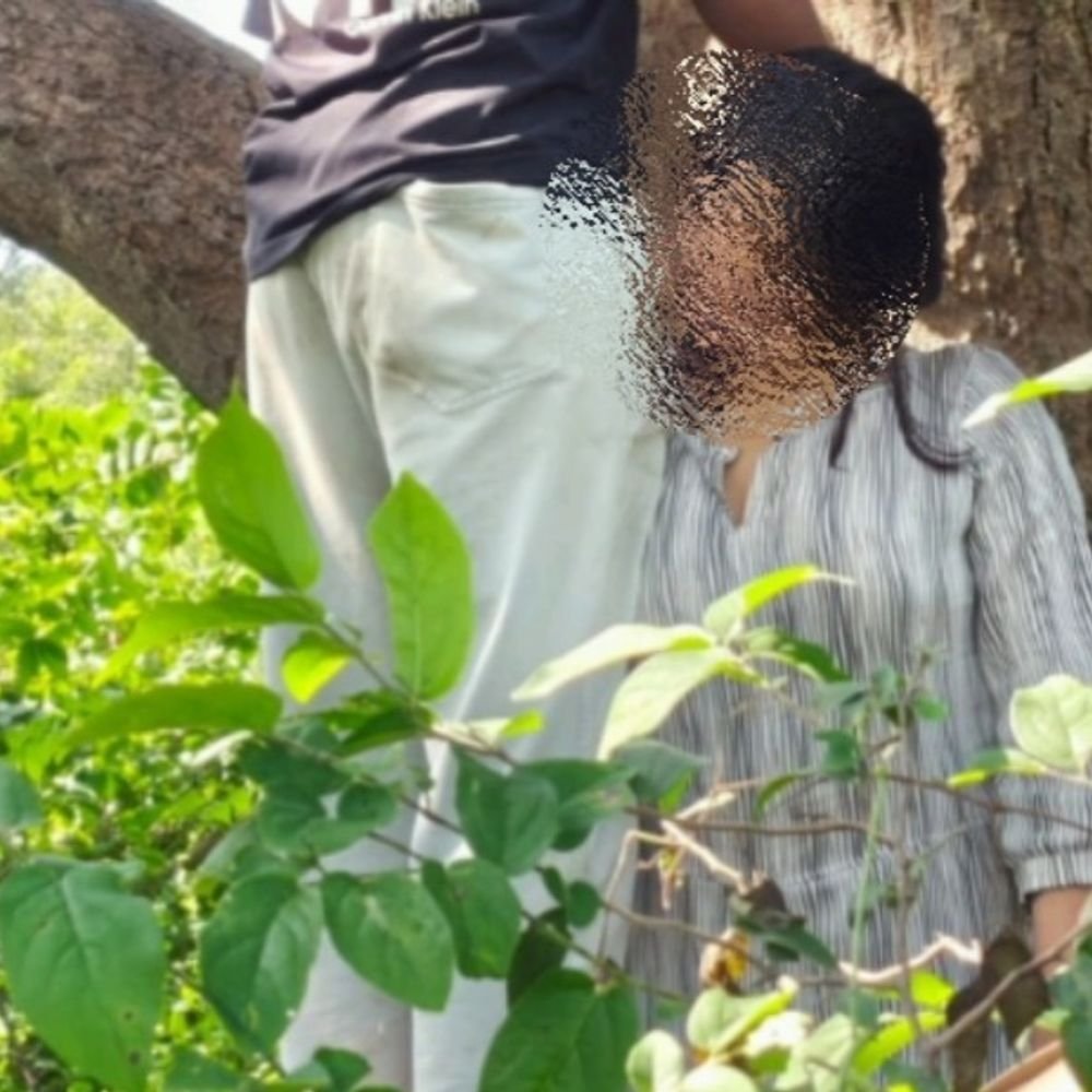 उन्नाव में प्रेमी-प्रेमिका ने फांसी लगाकर दी जान:एक ही रस्सी से लटके मिले दोनों, रिश्ते में भाई-बहन थे