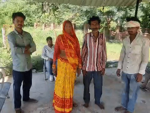 झांसी में 8 महीने की गर्भवती महिला की मौत:डेढ़ साल पहले हुई थी शादी, बुखार आने के बाद हालत बिगड़ी, जांच में जुटी पुलिस