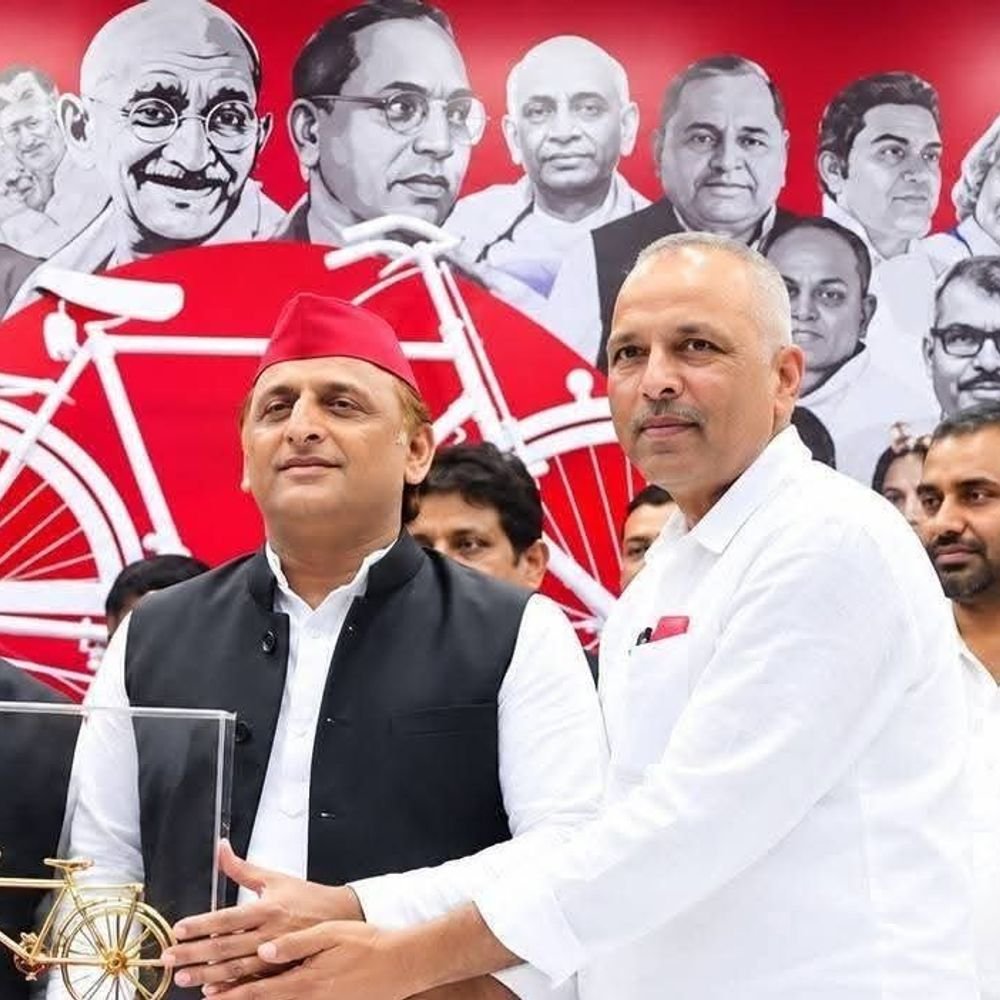 मंत्री राकेश सचान की अखिलेश से मुलाकात पर सियायत तेज:मंत्री की सफाई, विस अध्यक्ष से मिलने गए थे, भोगनीपुर BJP में हलचल