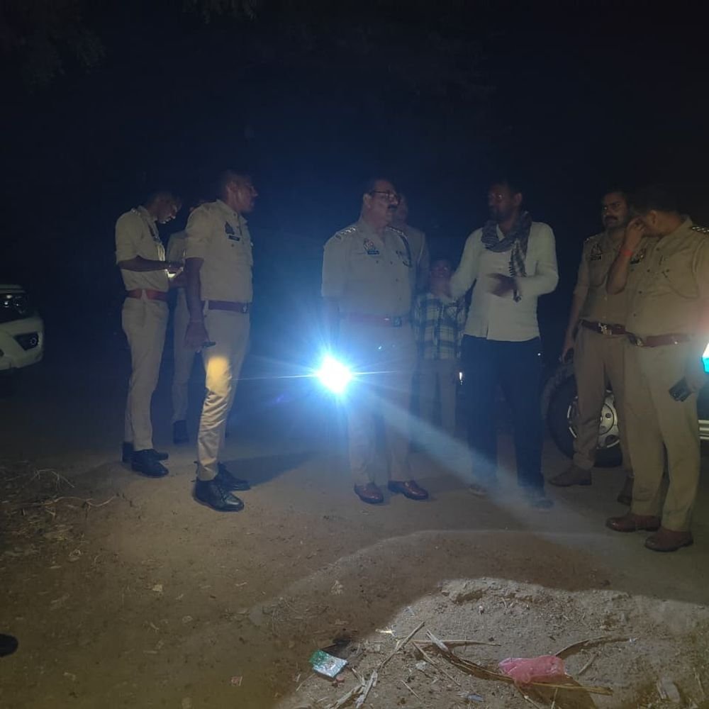 हमीरपुर में पुरानी रंजिश में फायरिंग, 5 लोगों पर केस:पिता-पुत्रों समेत आरोपियों पर जानलेवा हमला करने का आरोप, पीड़ित परिवार दहशत में