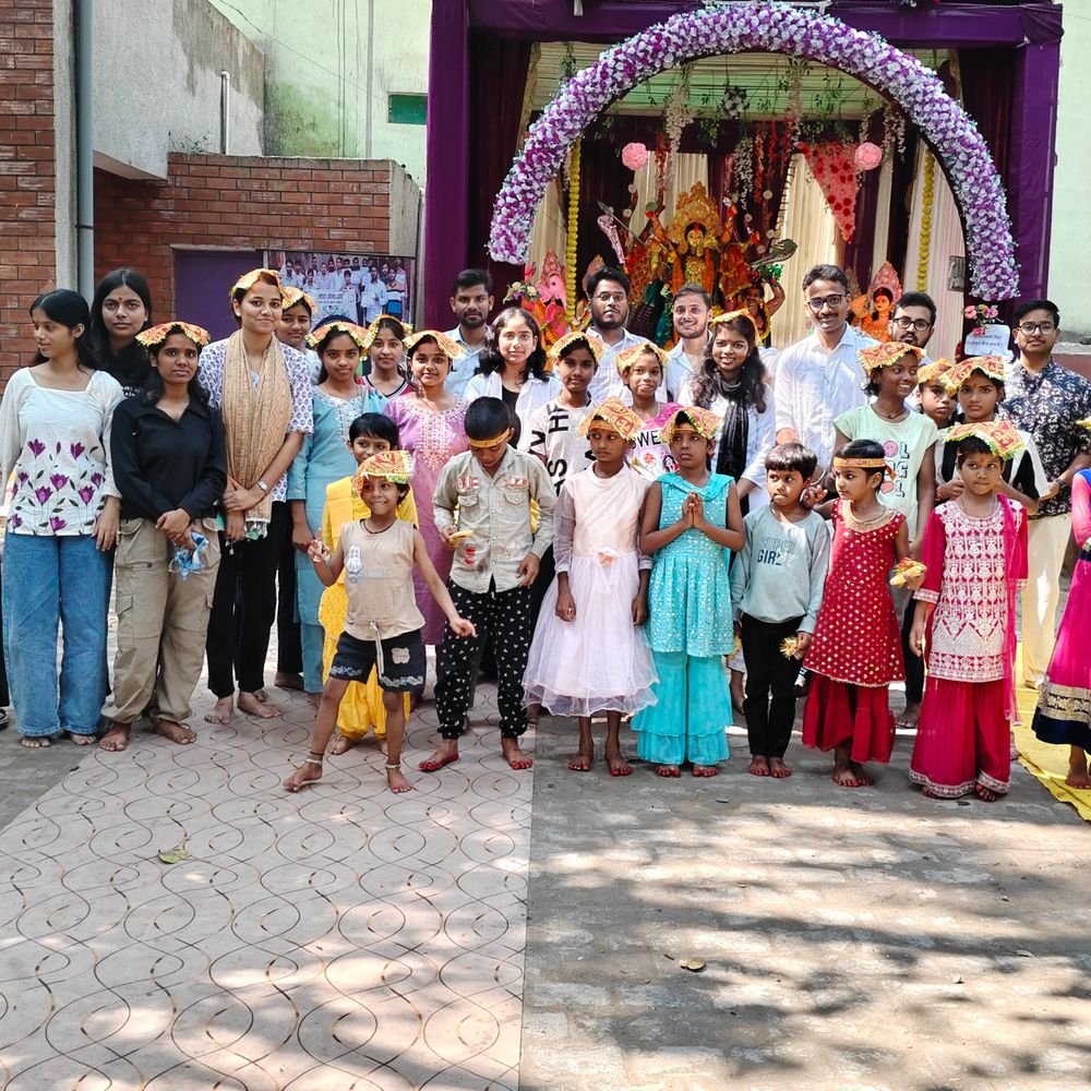 वाराणसी में कन्या पूजन आयोजित:भारत चेतना ट्रस्ट की पहल, बेटियों के शिक्षा सशक्तीकरण दिया संदेश