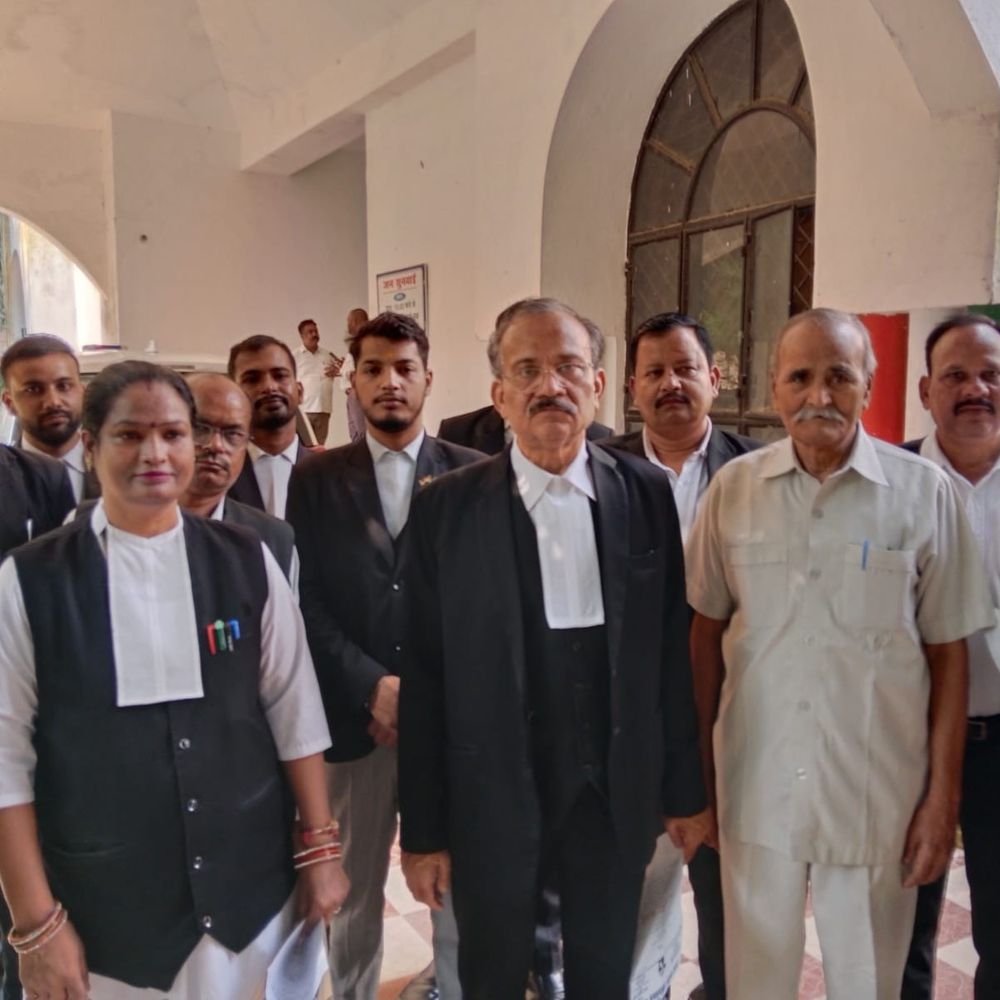 कलेक्ट्रेट में फरियादियों के प्रार्थनापत्र रिसीव करने की व्यवस्था बहाल:लखीमपुर-खीरी में अधिवक्ता महासंघ ने डीएम को ज्ञापन दिया