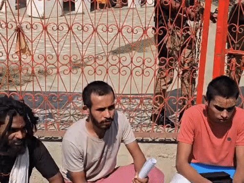 अयोध्या के रावत मंदिर में गद्दी को लेकर विवाद:दो संतों ने महंत बालक दास पर लगाए आरोप, पुलिस कार्रवाई पर सवाल