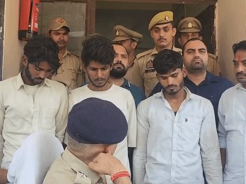 इशारे और UPI पेमेंट से खुली 14 लाख की लूट:अलीगढ़ के छर्रा में आढ़ती के पल्लेदार की मुखबिरी से दिया बदमाशों ने लूट को अंजाम; छह में तीन गिरफ्तार