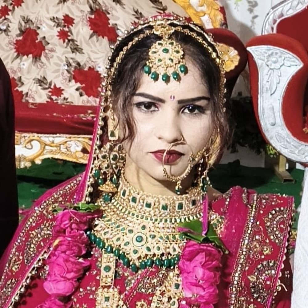 डिलीवरी के बाद जच्चा-बच्चा की मौत, अस्पताल बंदकर संचालक फरार:परिजनों का आरोप- इंजेक्शन के बाद बिगड़ी हालत, 1 साल पहले हुई थी शादी