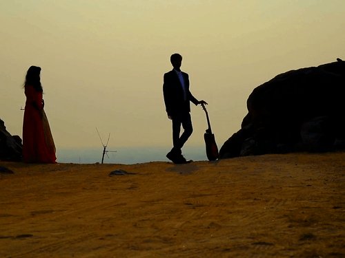 6 बच्चों की मां जेवर-एफडी के 6 लाख लेकर लापता:अलीगढ़ में ससुर की शिकायत पर एफआईआर, पड़ोस में रहने वाले व्यक्ति के साथ जाने का आरोप, 20 साल पहले हुई थी शादी