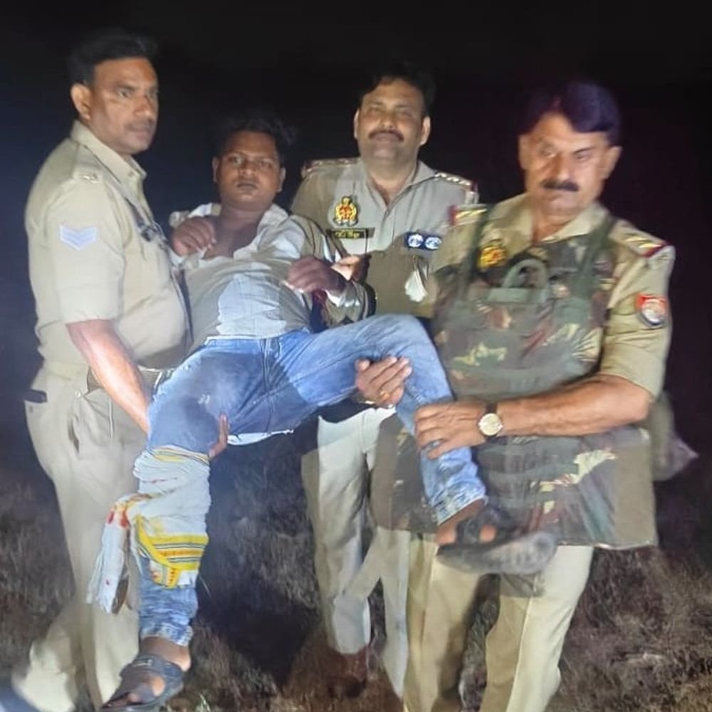 मंगलसूत्र छीनने वाला आरोपी मुठभेड़ में पकड़ा गया:मिर्जापुर में पुलिस ने दौड़ाया तो फायरिंग की, पुलिस ने पैर पर गोली मारकर पकड़ा